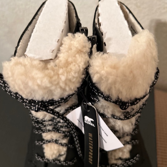Sorel Emelie Short Lace Up Cozy Boot. Waterproof. Size 8 brand new - Picture 6 of 8